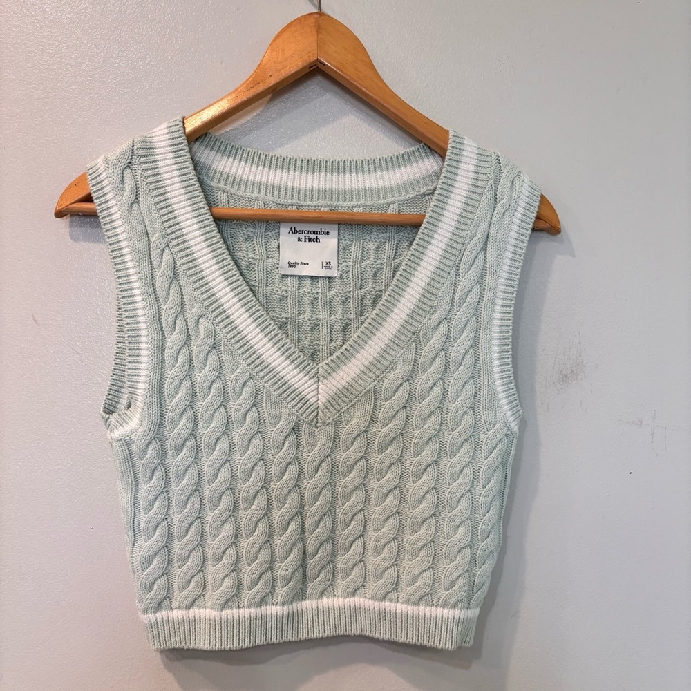 Abercrombie & Fitch Cable Knit Cropped Vest Sweater Women’s Size XS